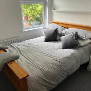 Cheerful 2 Bedroom House With Patio And Office Belfast