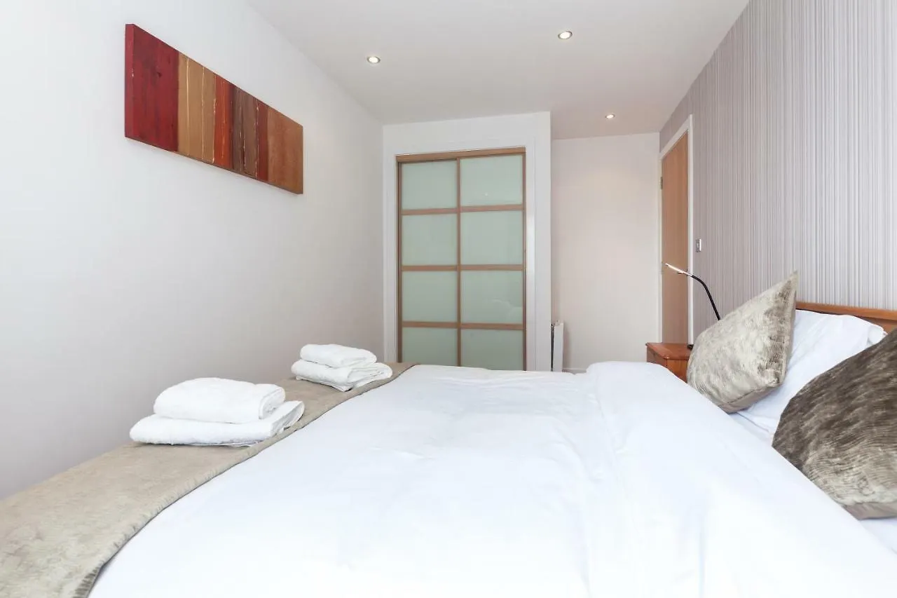 Stylish Garden View Apartment Edinburg Storbritannien
