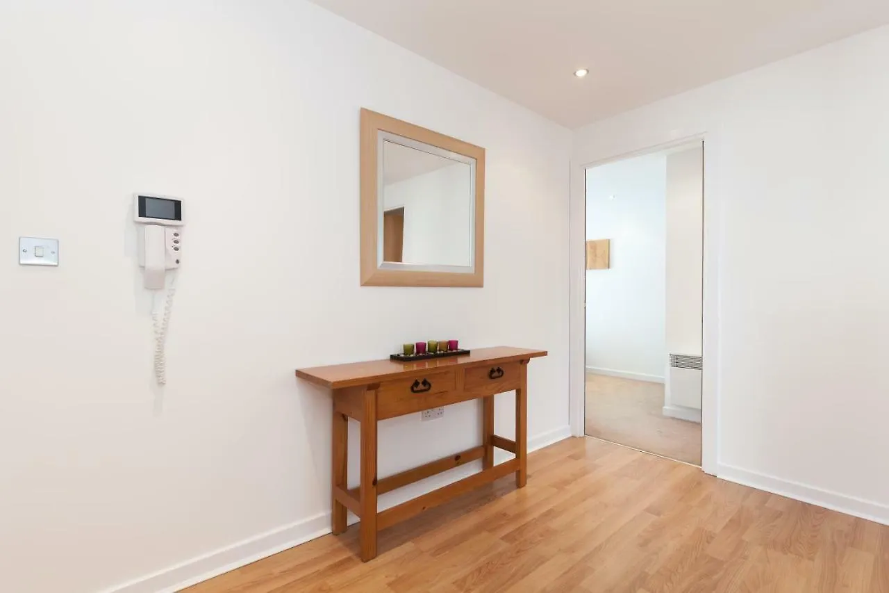 Stylish Garden View Apartment Edinburg