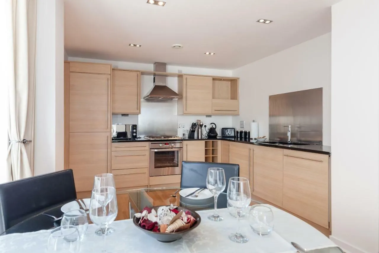 Stylish Garden View Apartment Edinburg