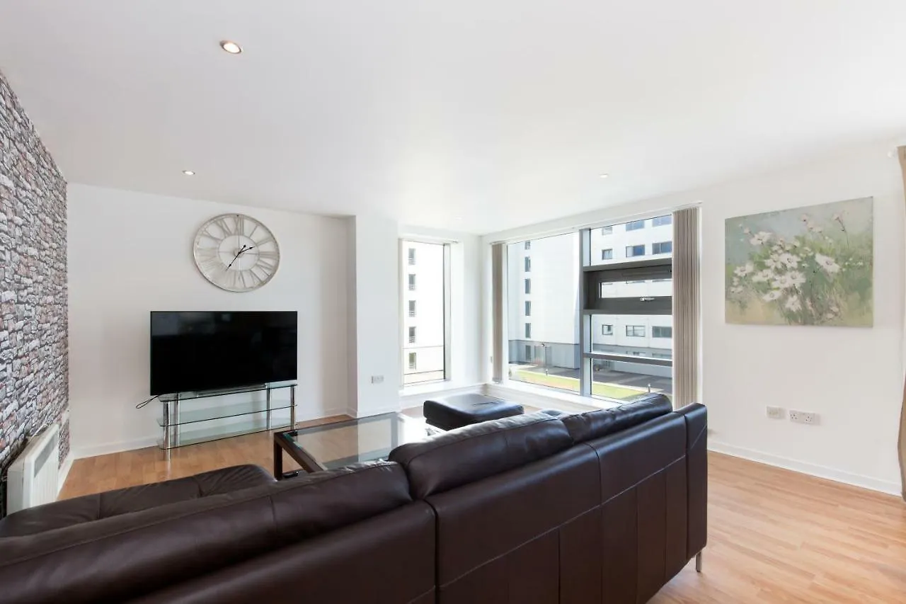 Stylish Garden View Apartment Edinburg
